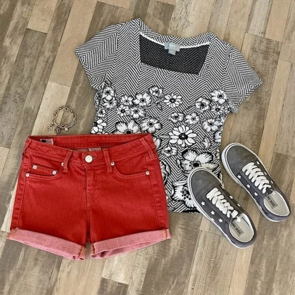 True Religion Pants - True Religion Jean Denim Shorts in Red Cuff Hemline Size 26
